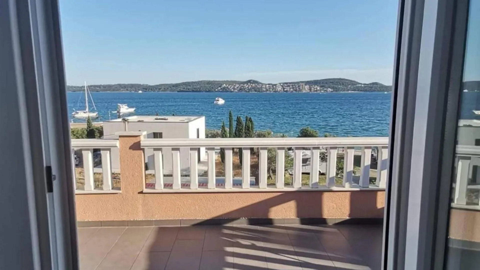 Two Bedroom Apartment With Terrace And Sea View