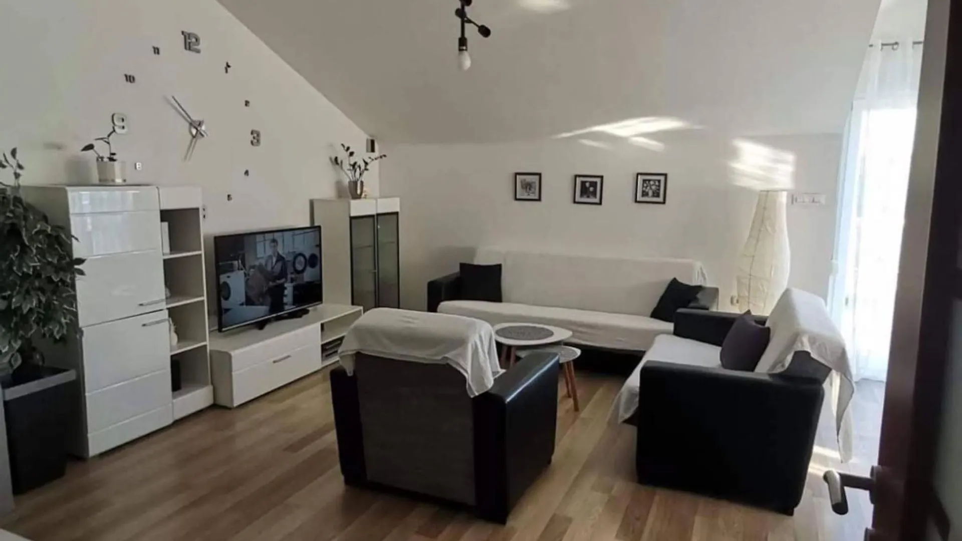Two Bedroom Apartment With Terrace And Sea View